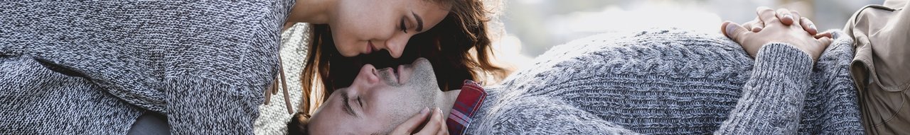 Banner skūpstīšanās pāris